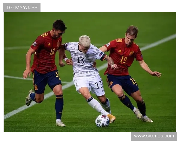 拉脱维亚为防英格兰球迷小便 纪念碑周围安装围栏保护措施 拉脱维亚为防英格兰球迷小便 纪念碑周围安装围栏保护措施